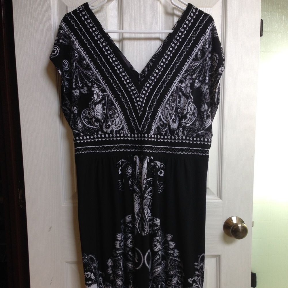 Black and white print dress